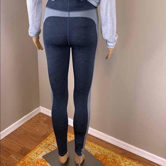 Under Armour Gray & Side Striped Leggings Size Med - Picture 7 of 8